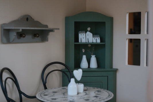 Accessorising Your Dollhouse