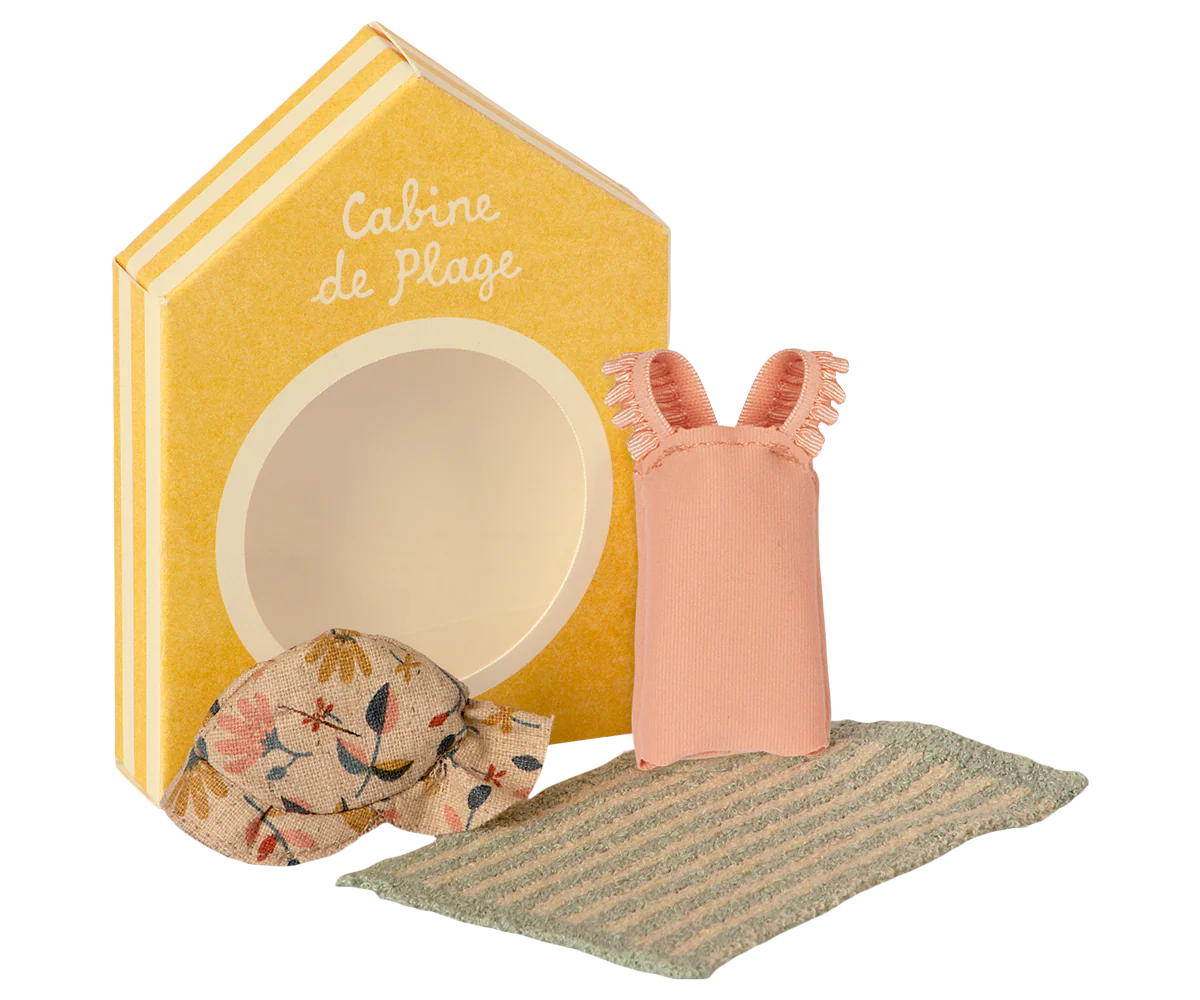 Beach set for big sister mouse