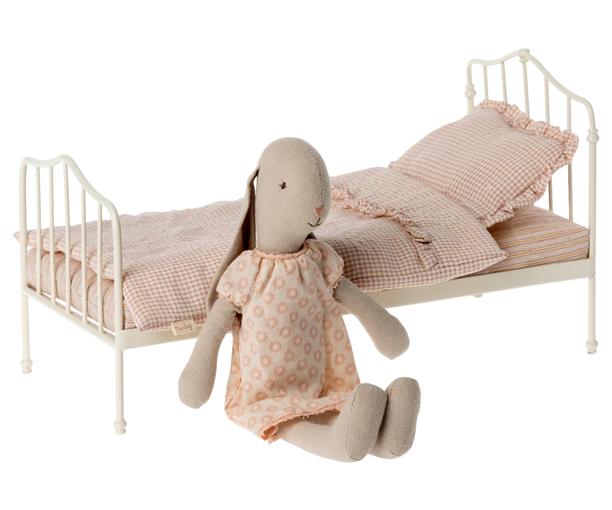 Vintage bed, Miniature - Purple