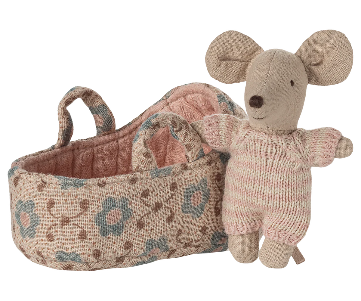 Knitted mouse toy with floral-patterned basket on a white background