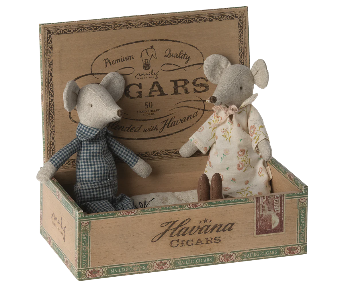 Maileg Grandma and Grandpa mice in cigarbox