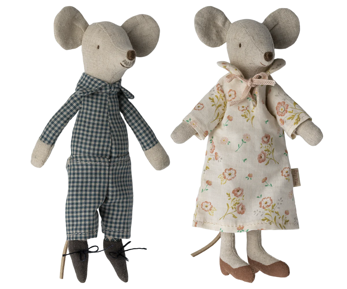 Maileg Grandma and Grandpa mice in cigarbox