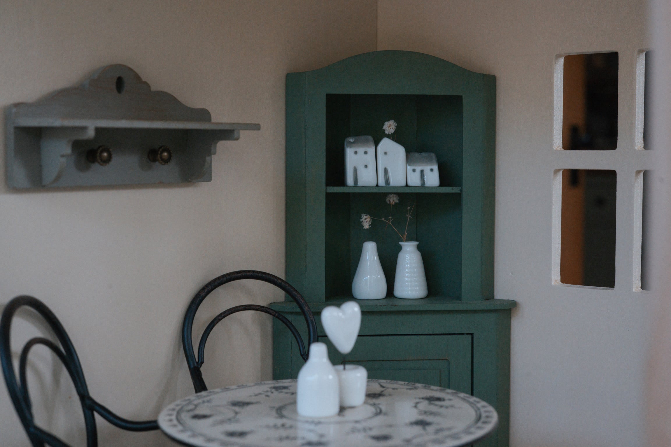 Accessorising Your Dollhouse