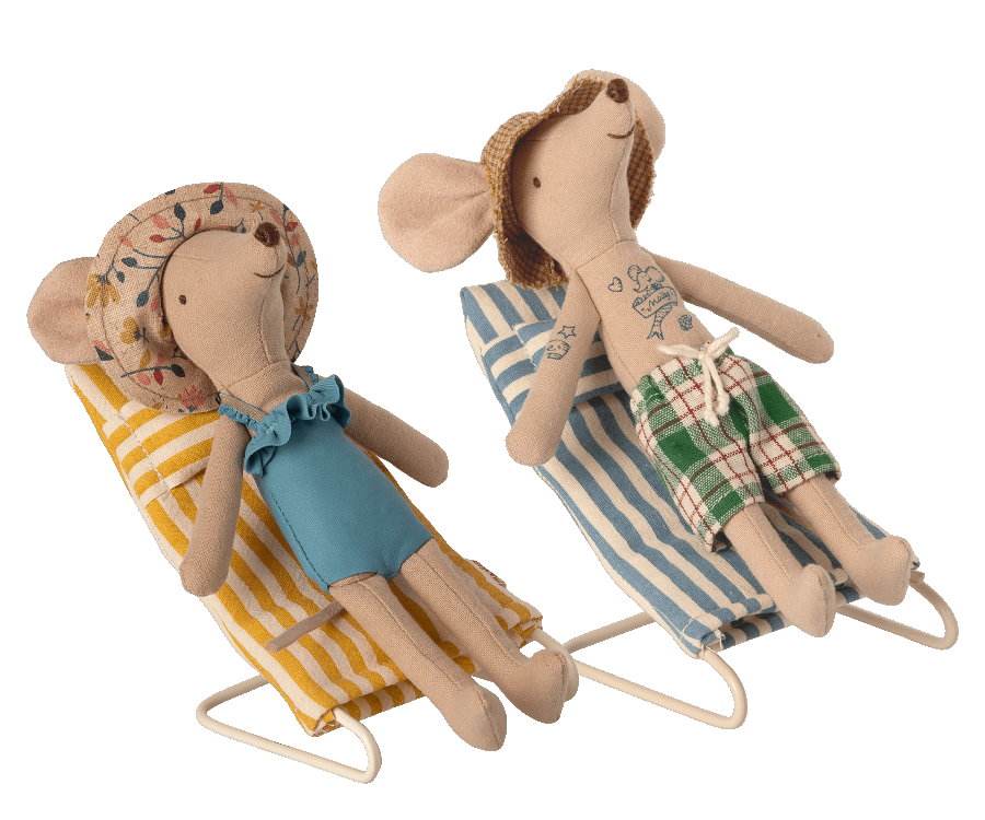 Mum and Dad Maileg beach mice relax on their sunloungers on holiday. Collectable dollhouse miniatures