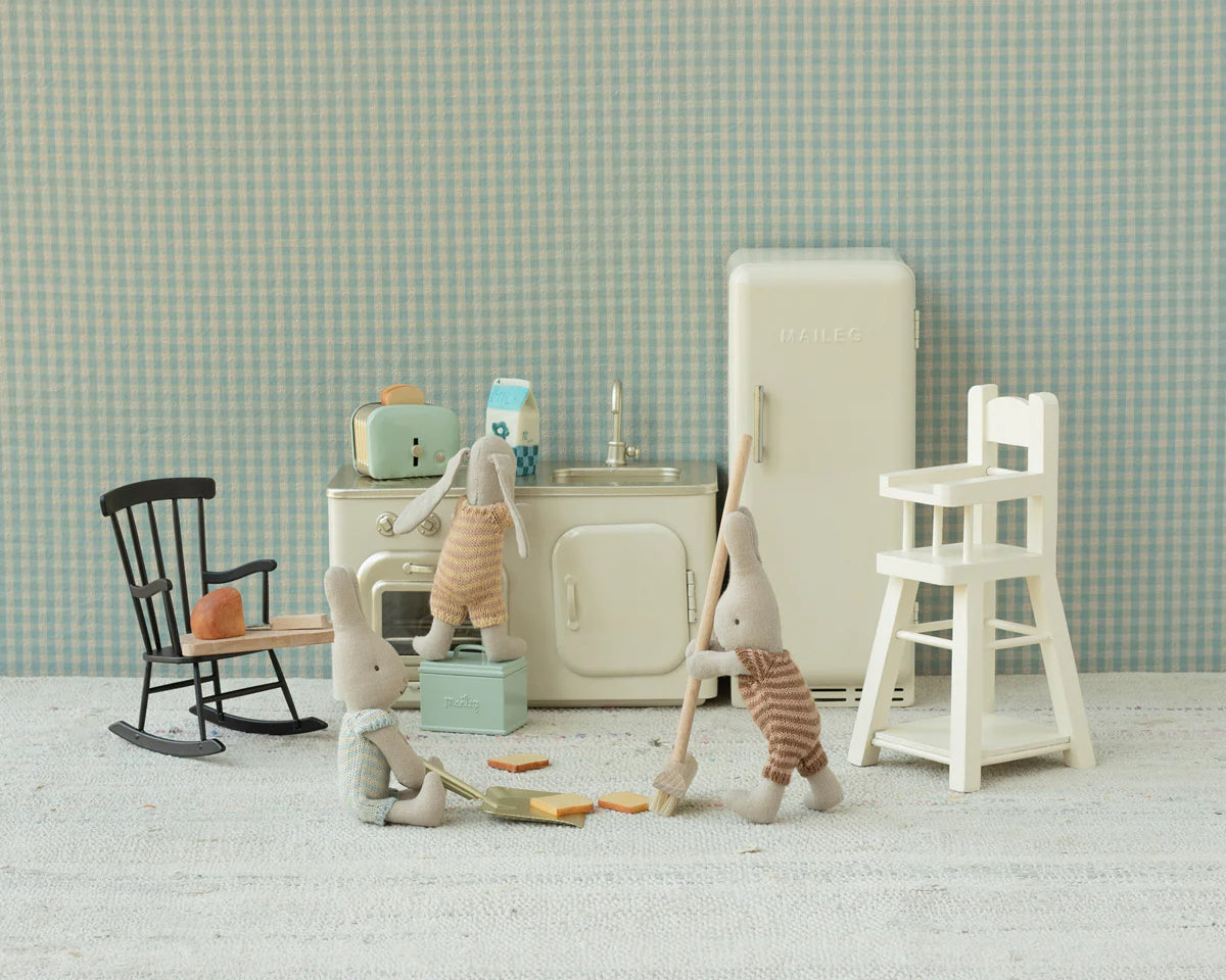 High chair, Micro