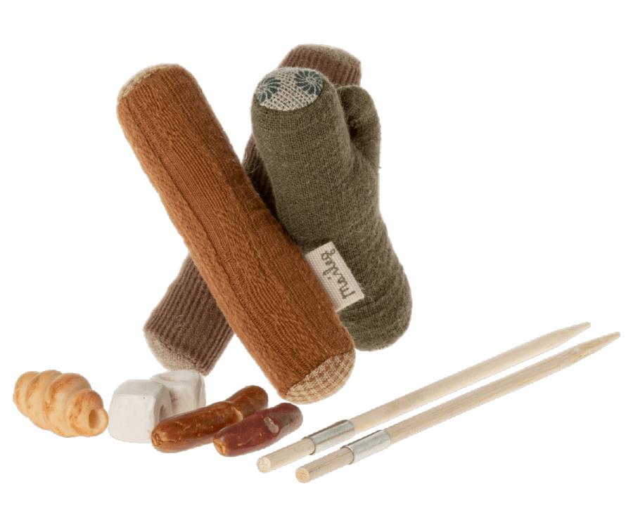 Maileg Logs bonfire camping set with sausages, marshmallows and croissant. | Dollhouse Miniatures