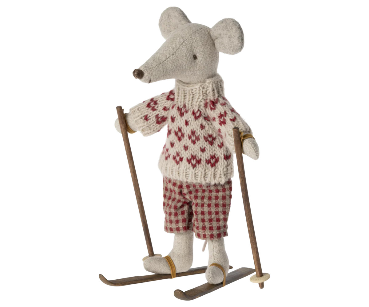 Knitted mouse toy wearing a sweater and shorts, standing on skis with ski poles. |Ski and ski poles, Mum & Dad mouse | Maileg UK