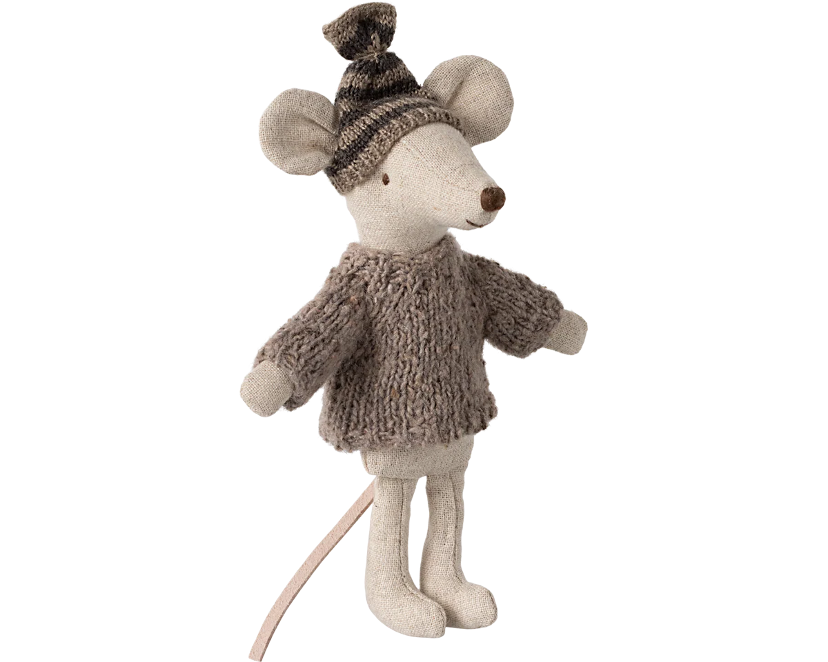 Knitted sweater and hat, Big brother mouse