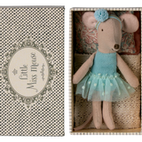 Dance mouse in daybed, Little sister