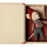 Christmas mouse, Baby in book