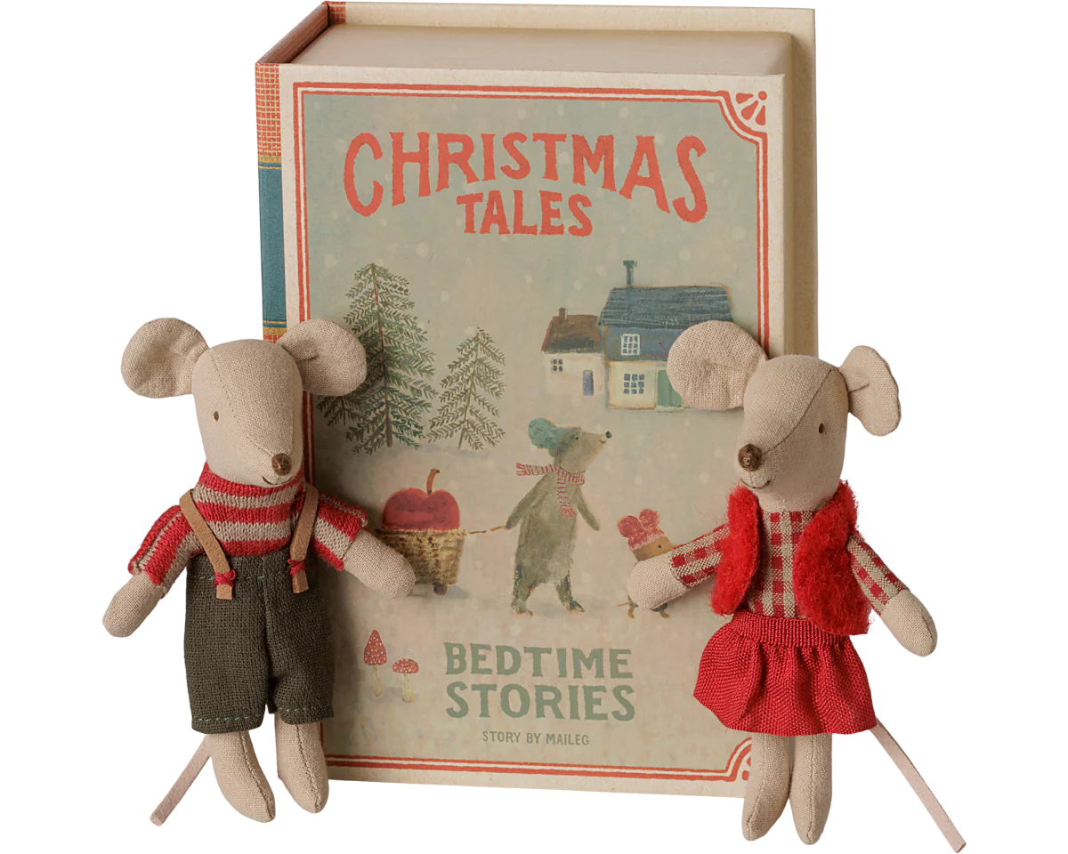 Christmas twin mice, Little sister and brother in book