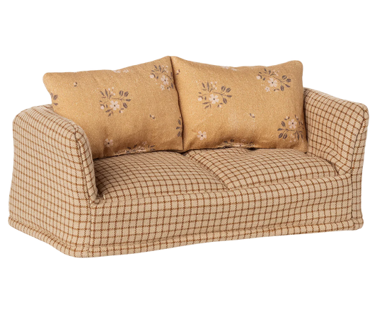Couch, Mouse - Mable