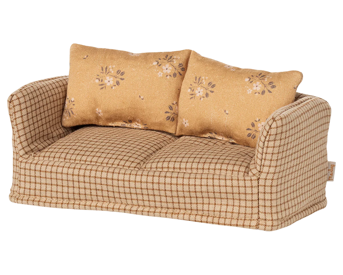 Couch, Mouse - Mable