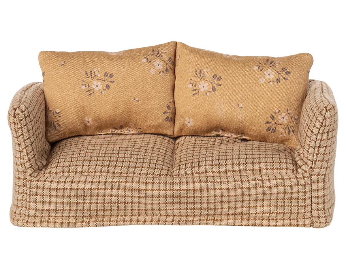 Couch, Mouse - Mable