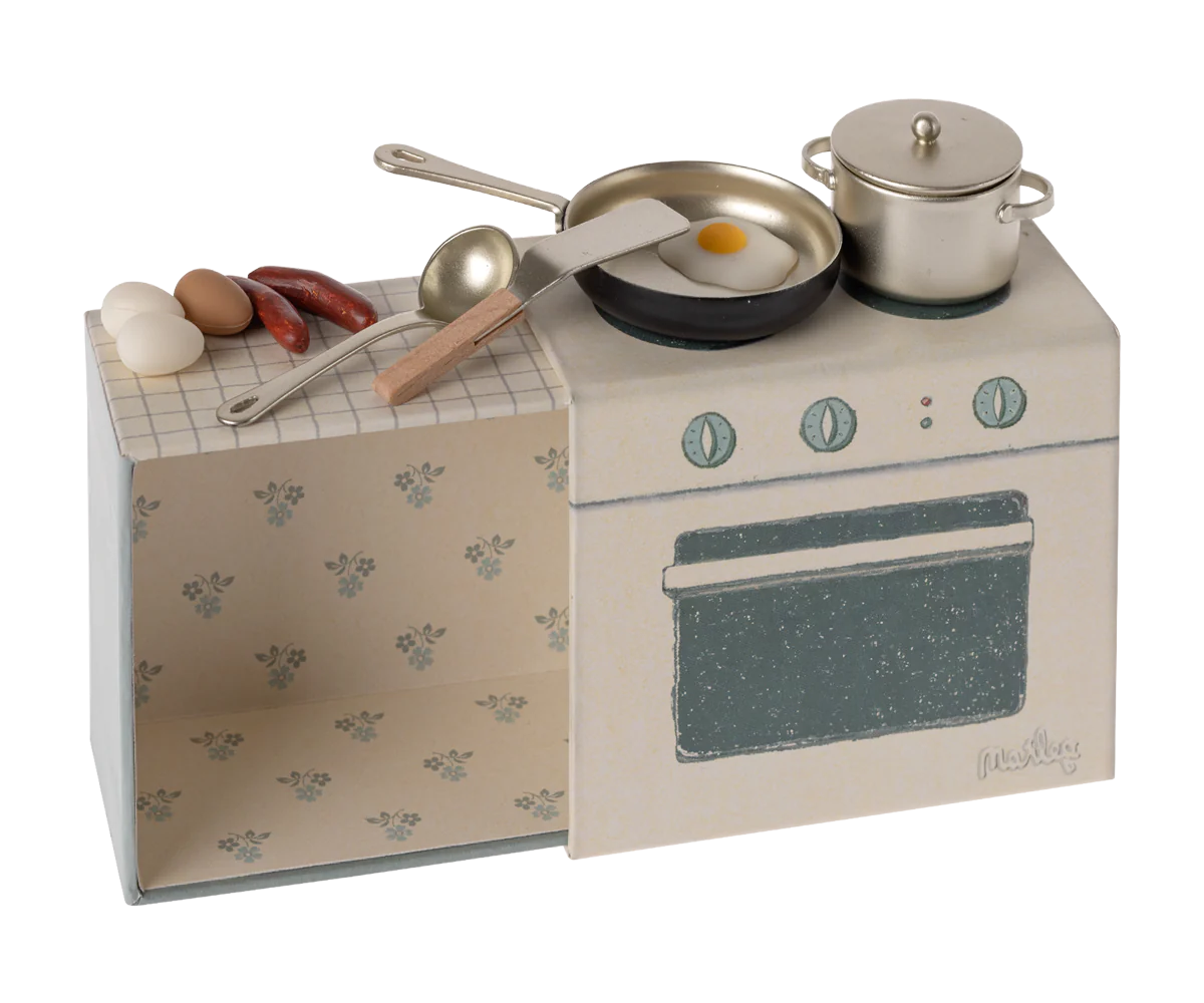 Maileg Cooking Set - Mouse Kitchen cooker with pans and utensils | Collectable Dollhouse Miniatures