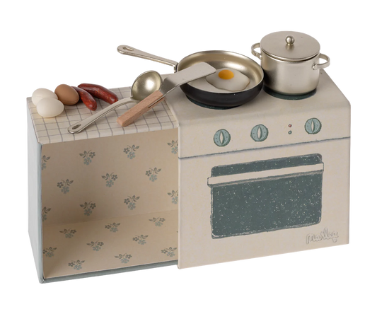 Maileg Cooking Set - Mouse Kitchen cooker with pans and utensils | Collectable Dollhouse Miniatures