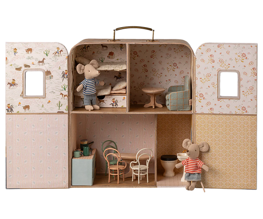 SuitCasa, Little sister and brother mouse