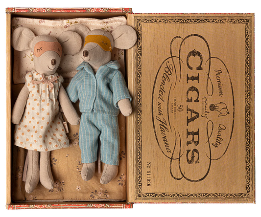 Mum & Dad mice in cigarbox