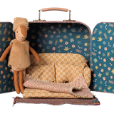 Reindeer in suitcase, Little sister