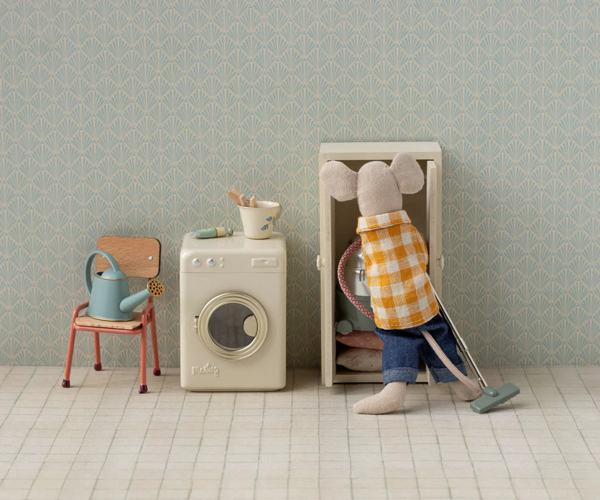 Small mouse character cleaning a miniature room with a washing machine and chair. | Maileg UK