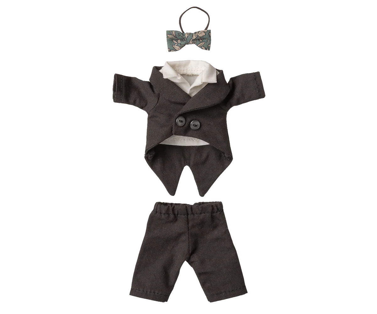 Wedding suit, Dad mouse