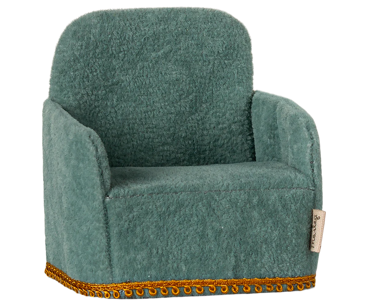 A green folding chair with a plush texture, designed for small maileg figures to sit in. | Maileg UK