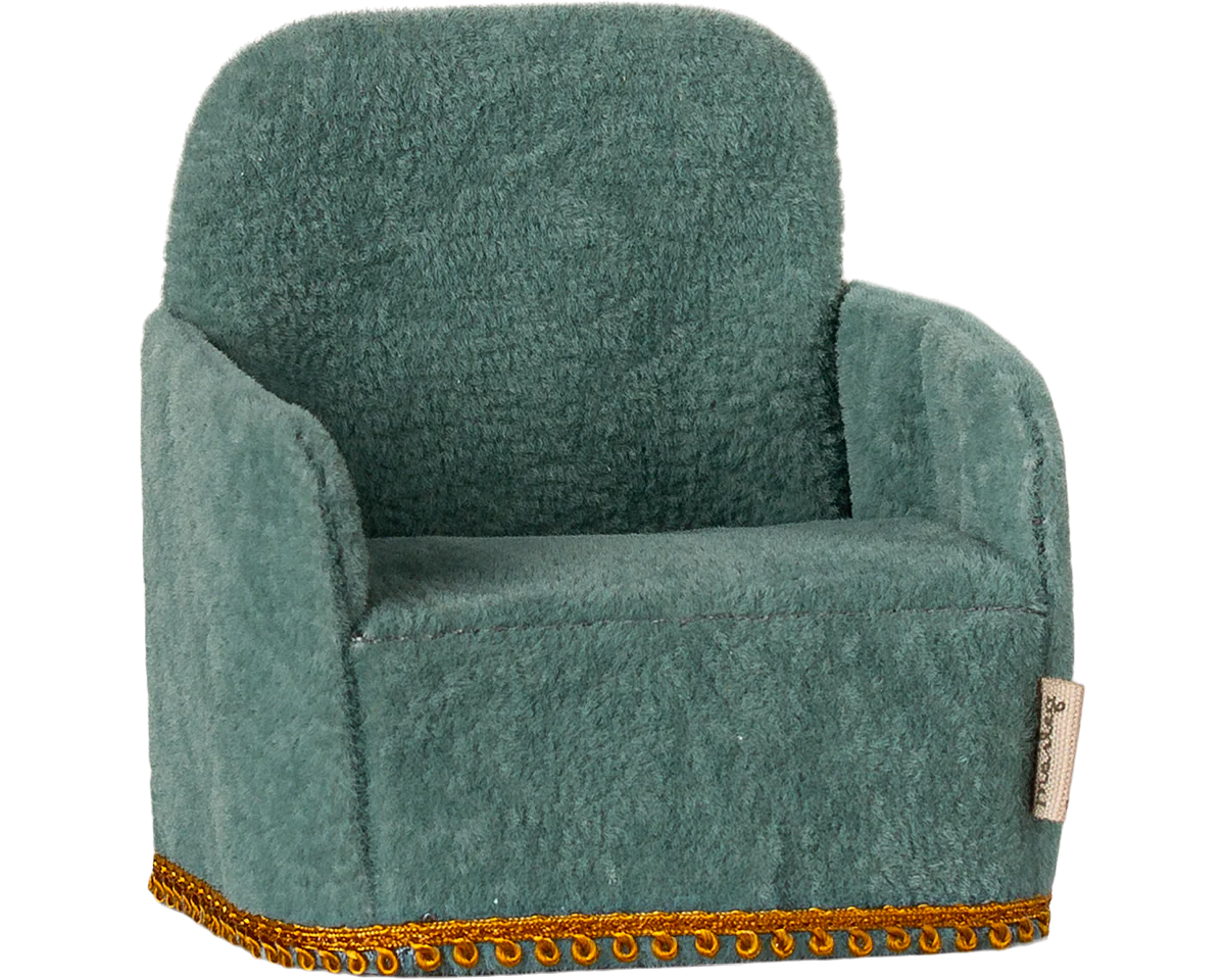 A green folding chair with a plush texture, designed for small maileg figures to sit in. | Maileg UK