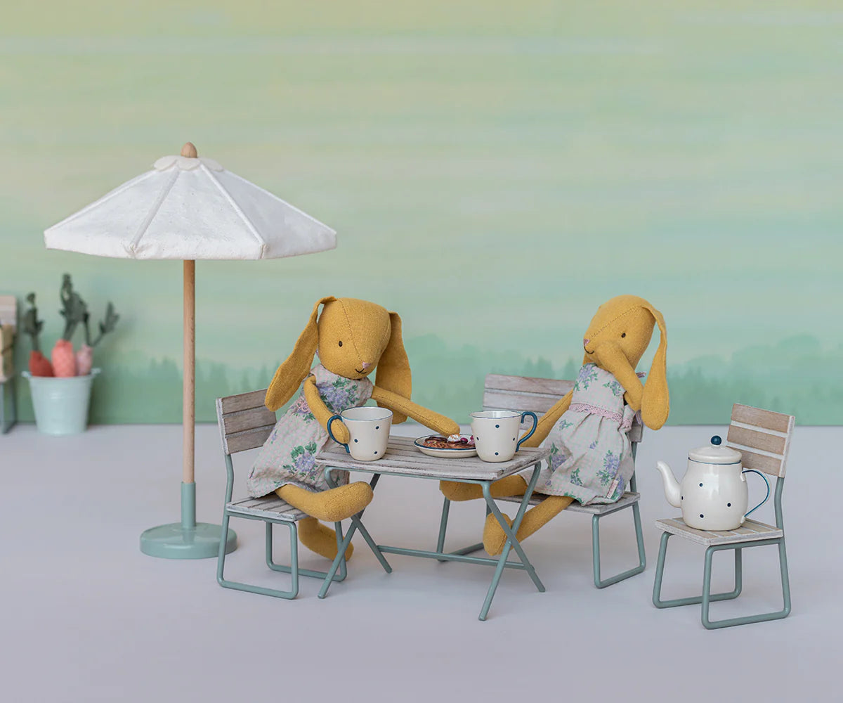 Bunnies Enjoy tea in the garden | Maileg UK