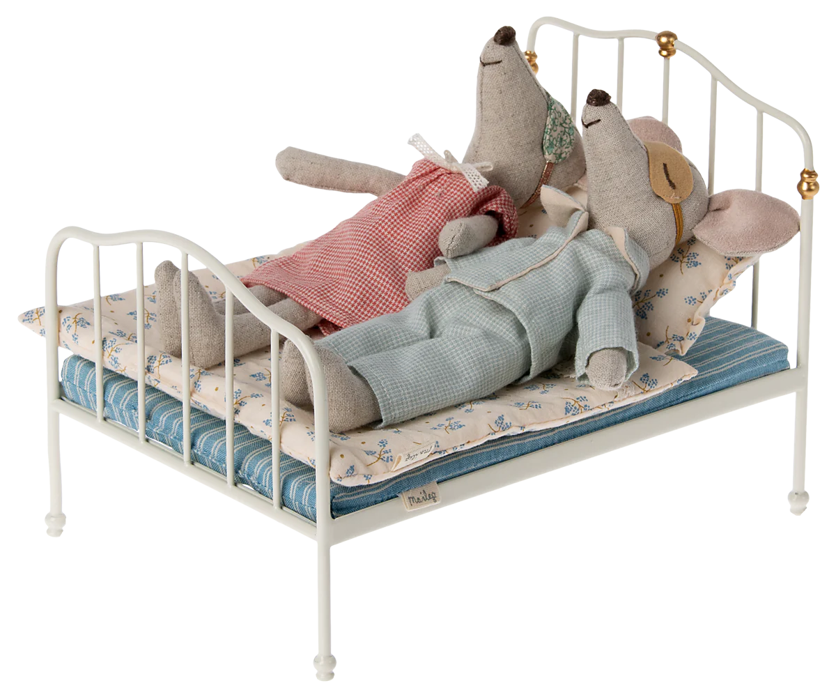 Maileg Bed Mouse Size in Off White | Collectable Dollhouse Furniture