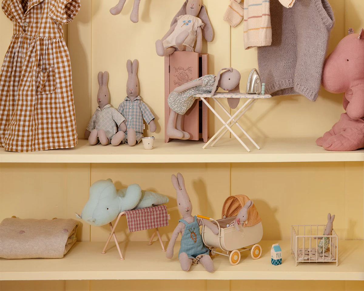 Maileg Shelf with Rabbits and Bunnies | Maileg UK